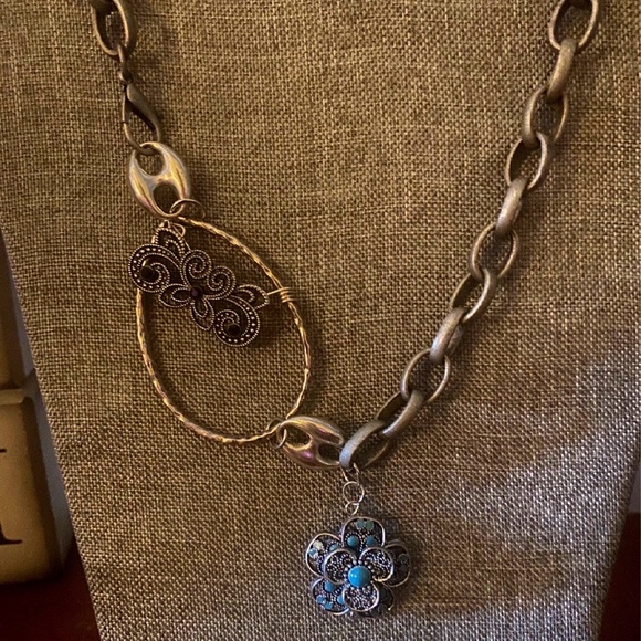 THE BOHO - Picture 1 of 3